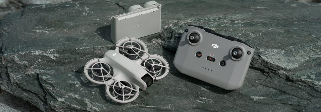 DJI Neo Fly More Combo auf Felsuntergrund