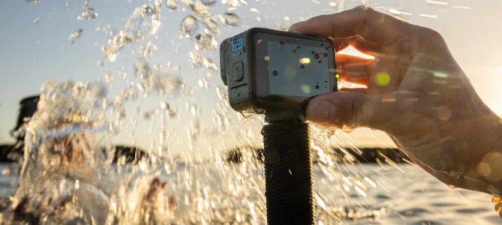 Wasserszene mit GoPro HERO13 an Floaty